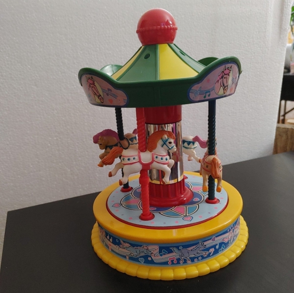Vintage 1991 RedBox Musical Wind Up Horse Carousel